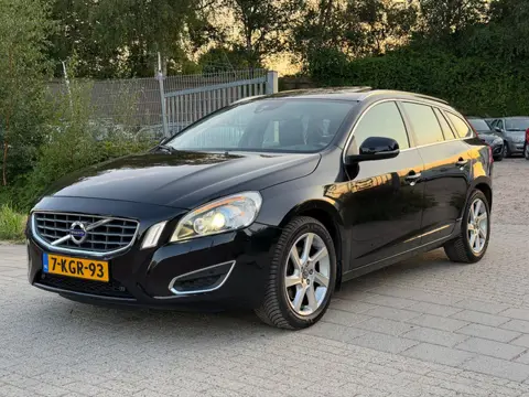 Volvo V60 2.0 D3 Summum AUTOM AIRCO CRUISE PANO PDC TREKHAAK
