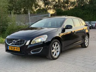 Volvo V60 2.0 D3 Summum AUTOM AIRCO CRUISE PANO PDC TREKHAAK