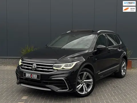 Volkswagen Tiguan 1.4 TSI eHybrid 3x R-Line FULL PANO | NAVI | CARPLAY | CAMERA | SPORTVELGEN | IQ L