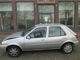 Ford Fiësta 2000 4 deurs Plaatwerk en Onderdelen