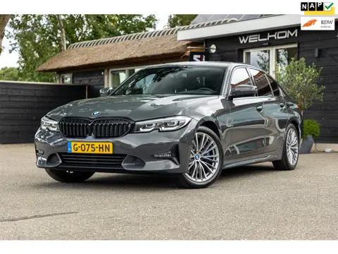 BMW 3-serie 318d 190 PK High Executive Edition Dravitgrau metallic I Leder I Led I HiFi I Head Up I 