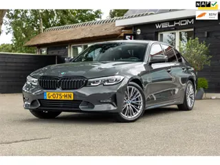 BMW 3-serie 318d 190 PK High Executive Edition Dravitgrau metallic I Leder I Led I HiFi I Head Up I 