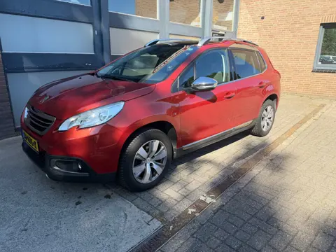 Peugeot 2008 1.2 PureTech Allure, Pano, Navi, Nieuwe distributieriem.