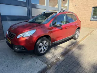 Peugeot 2008 1.2 PureTech Allure, Pano, Navi, Nieuwe distributieriem.