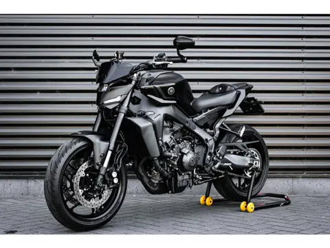 Yamaha Tour MT- 09 ABS 119PK 2025 NIEUWSTAAT / COMPLETE DOCUMENTATIE / CUSTOM SC EXHAUST / QUICK SHI