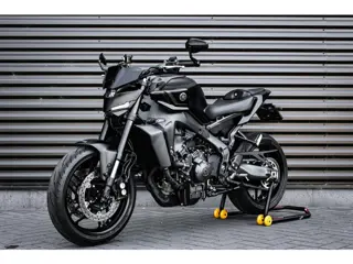 Yamaha Tour MT- 09 ABS 119PK 2025 NIEUWSTAAT / COMPLETE DOCUMENTATIE / CUSTOM SC EXHAUST / QUICK SHI