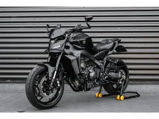 Yamaha Tour MT- 09 ABS 119PK 2025 NIEUWSTAAT / COMPLETE DOCUMENTATIE / CUSTOM SC EXHAUST / QUICK SHI