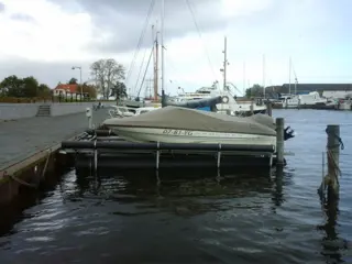 Drijvende bootlift Boot lift bootliften bootlifts