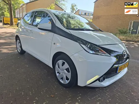 Toyota Aygo AUTOMAAT/ 97.000 NAP/ Camera / Tweede eigenaar