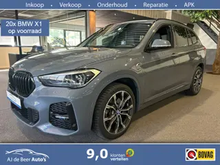 BMW X1 xDrive25e High Executive M-Sport | Panorama | 19” | Trekhaak | Camera | HUD | Stormbay metall