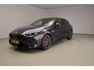 BMW 1 Serie 5-deurs 120 M-Sportpakket Pro / Driving assist plus / Trekhaak / Harman-Kardon / Panoram