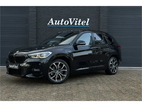 BMW X1 xDrive25e M-Sport | Sportleder | Camera | Stoel + Stuurverwarming | Adaptive Cruise