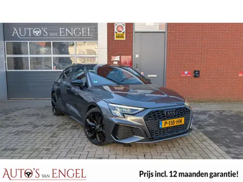 Audi A3 Sportback 30 TFSI 2X S-line/Afgevlakt stuur/Carplay/Dynamisch knipperlicht