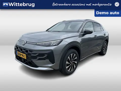 Volkswagen T-Roc 1.5 eTsi Life First Edition Zwenkbare trekhaak / Dodehoek detectie / Stuur en stoel