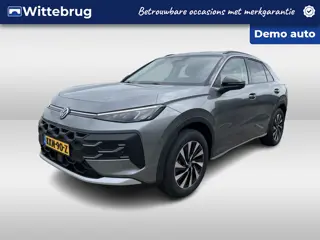 Volkswagen T-Roc 1.5 eTsi Life First Edition Zwenkbare trekhaak / Dodehoek detectie / Stuur en stoel