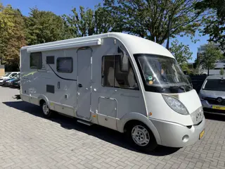 Hymer B 698 CL 3.0 - 158 pk - Queensbed - Hefbed - Luchtvering - Veel extra,s - Zeer Mooi