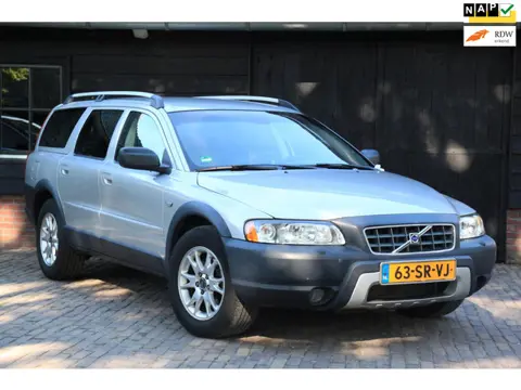 Volvo XC70 2.4 D5 Momentum Camera/Navigatie/Leer/Apk 06-2027