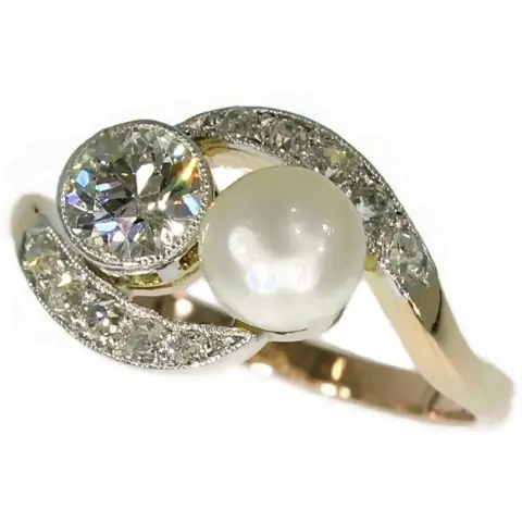 Love Entwined: A Century's Old Ring Story