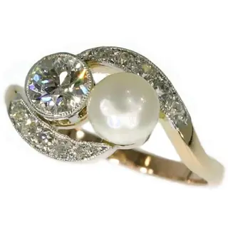 Love Entwined: A Century's Old Ring Story