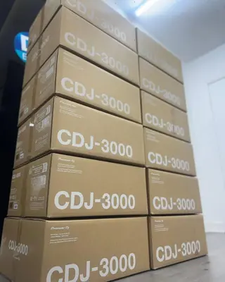 Pioneer DJ CDJ-3000, AlphaTheta CDJ-3000X, Technics SL-1210MK7,