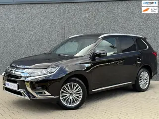 Mitsubishi Outlander 2.4 PHEV Instyle | Schuifdak | Dodehoek assistent | 360° Camera | Adaptive crui