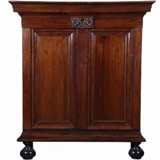 Kleine donker palissander pastoorskast  ca 1700 met cherubijnen