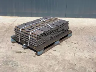 Case CX290 / CX300 Shoes/Pads (bj 2026)