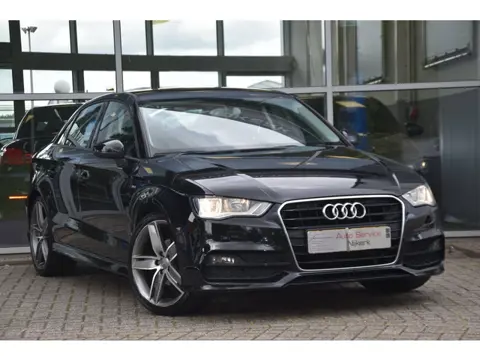 Audi A3 Limousine 1.4 TFSI CoD S-Line Automaat | Navi | Stoelverwarming