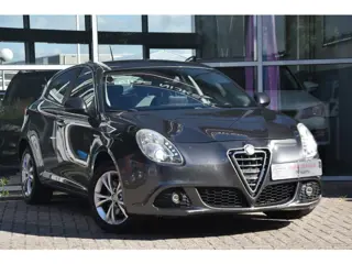 Alfa Romeo Giulietta 1.4 T Distinctive | Navi | Xenon | PDC | Cruise | 170 PK | 1e Eig.
