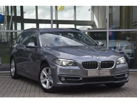 BMW 5-serie Touring 520xd High Executive | HUD | ACC | Leder | Camera | Xenon
