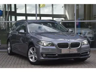 BMW 5-serie Touring 520xd High Executive | HUD | ACC | Leder | Camera | Xenon