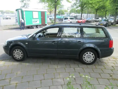 Volkswagen Passat 1.9 TDI 130 pk, rode D rode I Plaatwerk