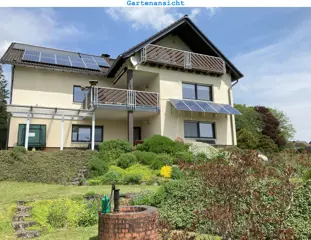 vrijstaande woning met zelfstandige bovenwoning nabij het buitengebied in Hessen, Duitsland