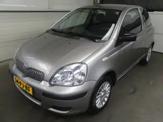 Toyota Yaris 1.0 VVT-i Idols - Trekhaak - Mooie Auto