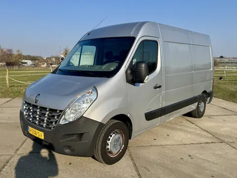 Renault Master T33 2.3 dCi 74kw L2 H2 betimmerd 3 zitplaatsen
