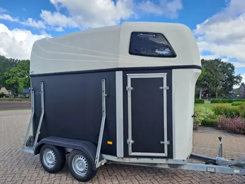 Nieuwopgebouwd 1.5 paard strailer van hotra Bouwjaar 2007. € 3.050,00