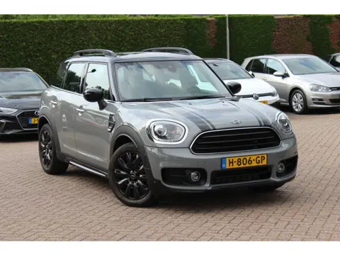 MINI Countryman 1.5 Cooper Business Edition / Leder / Navigatie / Parkeerhulp V+A / Harman Kardon / 