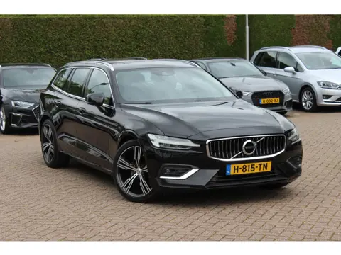 Volvo V60 2.0 D4 Inscription / Trekhaak / Camera / Leder / Standverwarming / 19'' / Navigatie / Harm