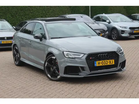 Audi RS3 Limousine 2.5 TFSI quattro / Full option! / Milltek / Panoramadak / Camera / RS Seats / 19'
