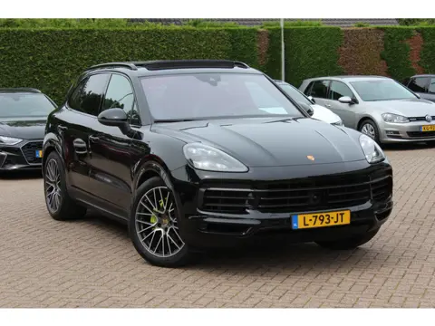 Porsche Cayenne 3.0 E-Hybrid / Panoramadak / Camera / Head-up / Leder / 21'' / Luchtvering / Bose / 