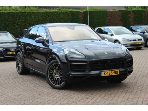 Porsche Cayenne Coupé 3.0 E-Hybrid / Trekhaak / Panoramadak / 360Camera / Head-up / Burmester / Soft