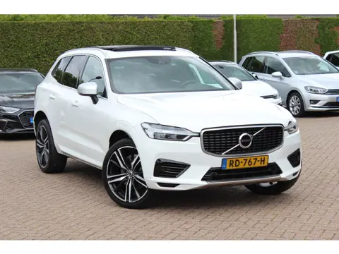 Volvo XC60 2.0 T8 Twin Engine AWD R-Design / Trekhaak / Panoramadak / Leder / CarPlay / 21'' / Parke