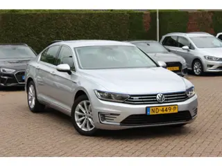 Volkswagen Passat 1.4 TSI GTE Connected Series / Trekhaak / CarPlay / Navigatie / Parkeerhlp V+A / 1