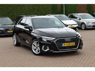 Audi A3 Sportback 30 TFSI Business edition / Trekhaak / CarPlay / Parkeerhulp achter / 17'' / LED Ko