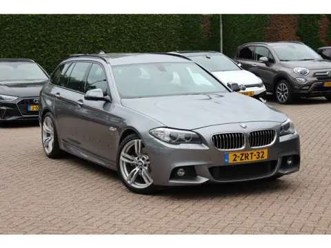 BMW 5 Serie Touring 520i Executive M Sport / NL Auto! / 2de Eign. / Trekhaak / Camera / Leder / Navi