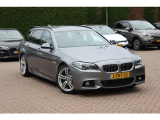BMW 5 Serie Touring 520i Executive M Sport / NL Auto! / 2de Eign. / Trekhaak / Camera / Leder / Navi