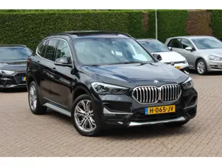 BMW X1 sDrive20i High Executive / Panoramadak / Leder / CarPlay / Parkeerhulp V+A / 18'' / Sportstoe