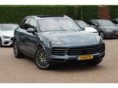 Porsche Cayenne 3.0 E-Hybrid / Trekhaak / Panoramadak / 360Camera / Head-up / Luchtvering / 21'' / M