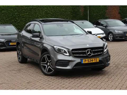 Mercedes-Benz GLA 250 4Matic WhiteArt / Panoramadak / Camera / Leder&Alcantara / Apple CarPlay / 19'