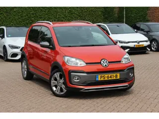 Volkswagen up! 1.0 BMT cross up! / NL Auto! / 1e Eign. / Camera / Navi. by App / 16'' / Getint glas 